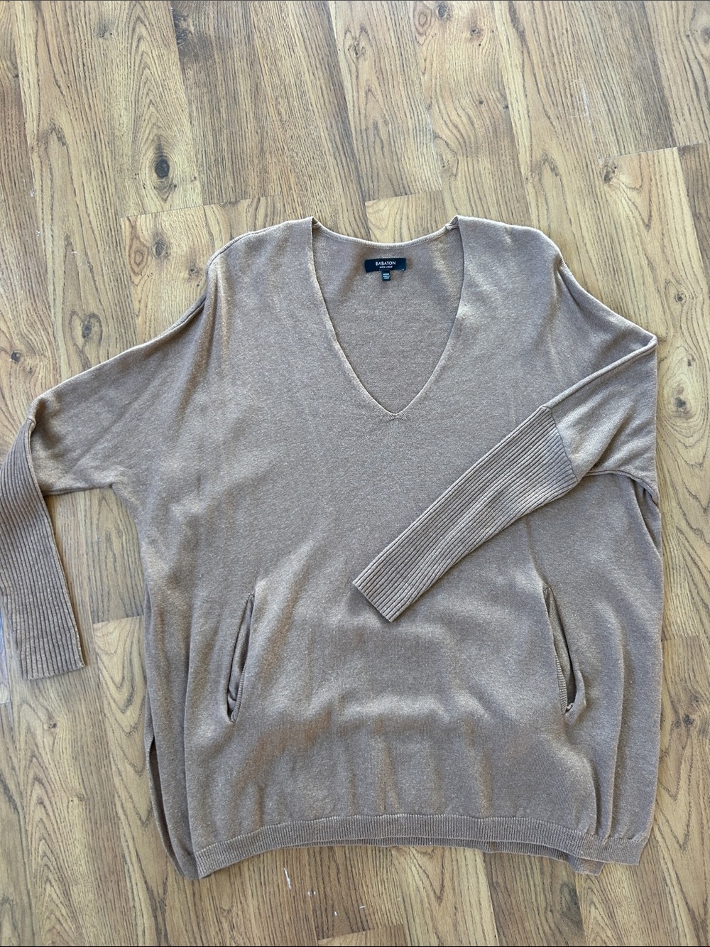 Aritzia - Babaton Women's V-Neck Pocket Sweater - light brown